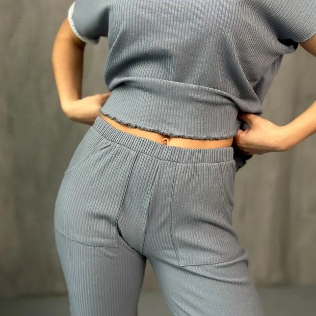  - 01